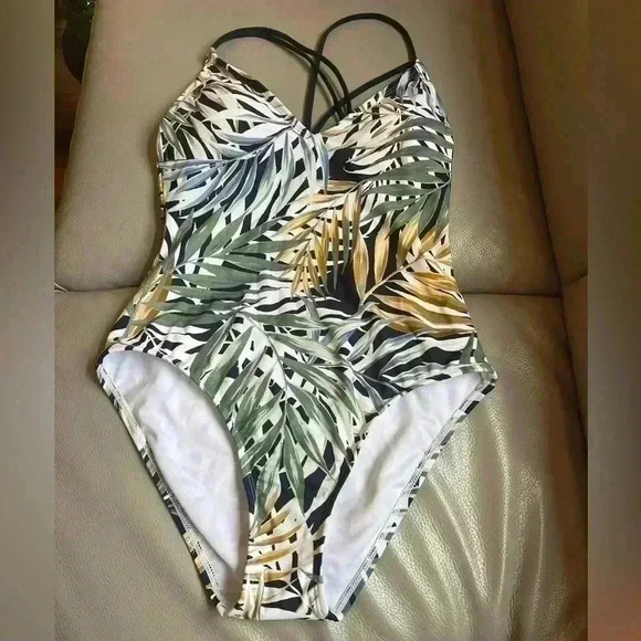 Hurley one piece swim suit UPF 50+ size Medium new without tags - Picture 3 of 8